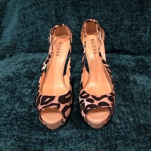 ⛔️SOLD⛔️ GUESS heels
